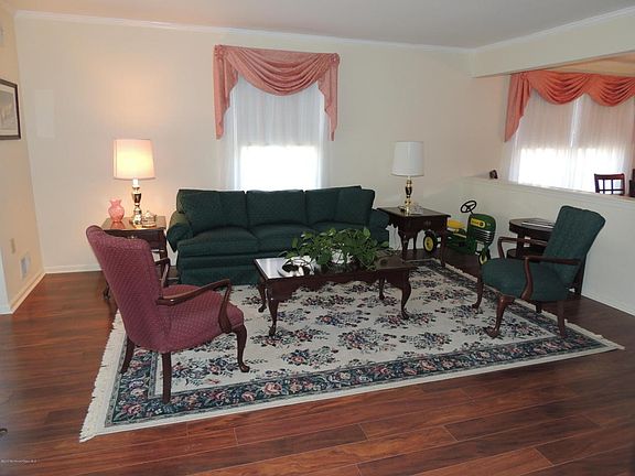 3rd image of 1687 Buttonwood Ave