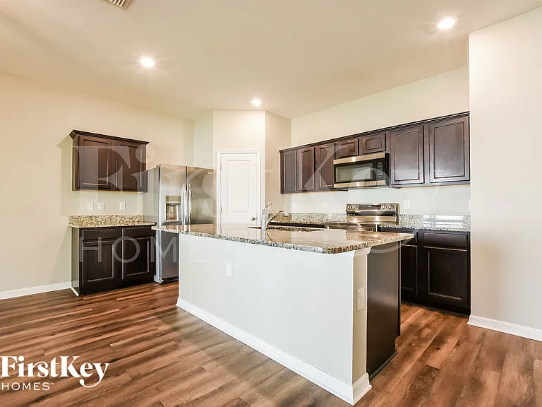 3941 Saltmarsh Loop — Photo 4
