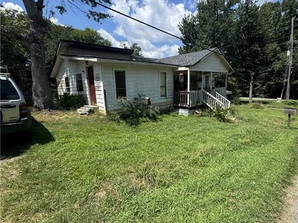 102 Oak Dr SE, Acworth, GA 30101