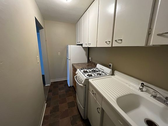 4th image of 476 Herschel St APT 6