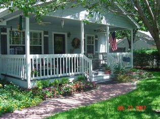 908 Hallum St, River Oaks, TX 76114
