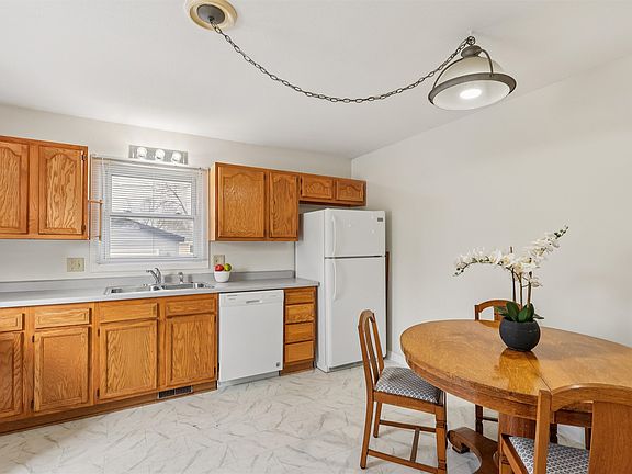 4th image of 326 NE 6th St