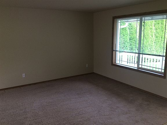 4th image of 11620 NE 41st Ave