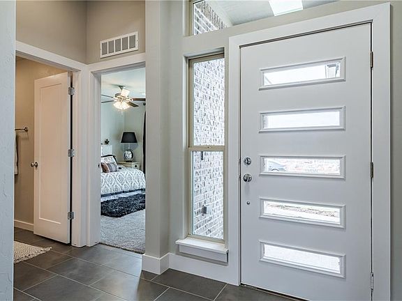 5th image of 10 Ivory Dr