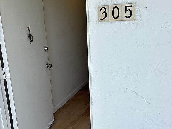 5th image of 917 N Flagler Dr APT 305