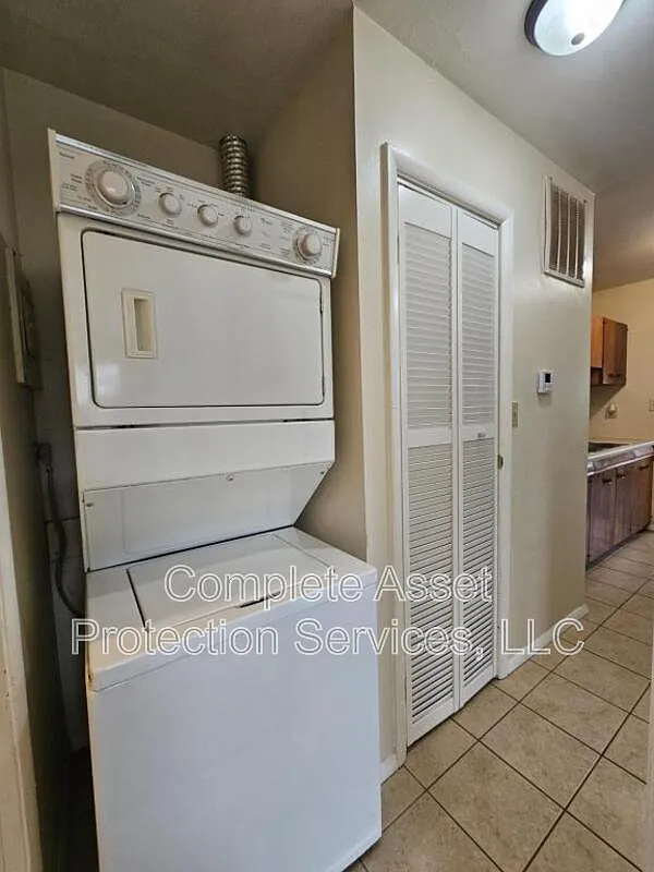 2 bed, 1.0 bath, 1296 sqft, $1,450 — Photo 3