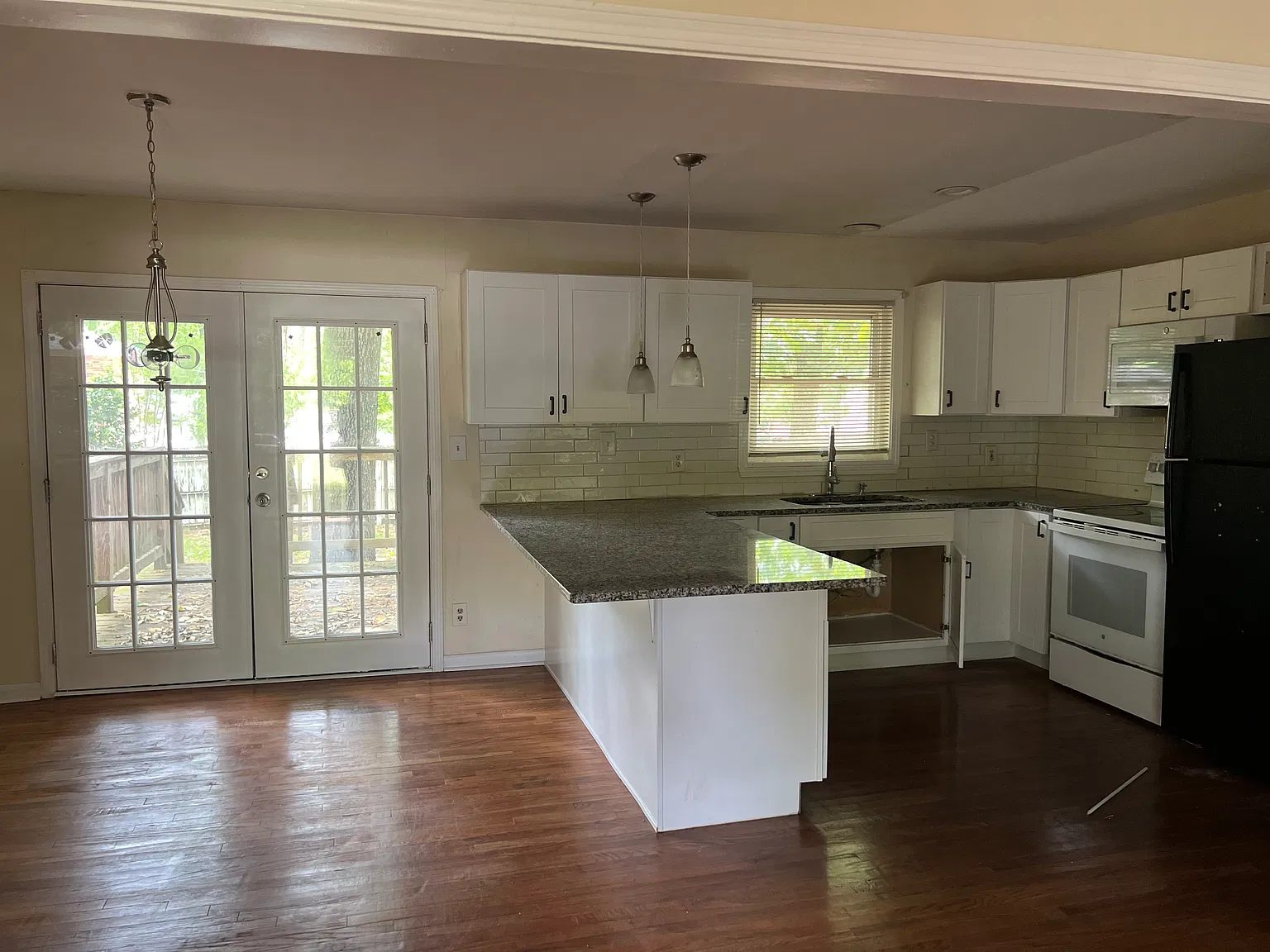 3 bed, 1200 sqft, $1,850 — Photo 4