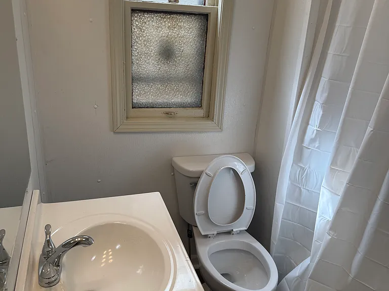 1740 W 87th St #1 — Photo 9