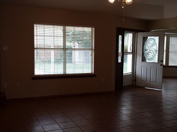 Living Room/Breakfast Room