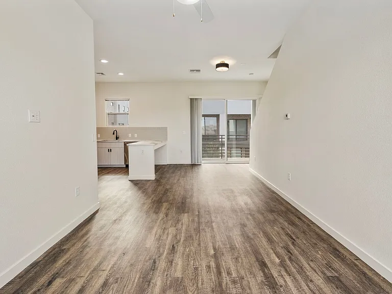 406 W. 7th St. — Photo 35
