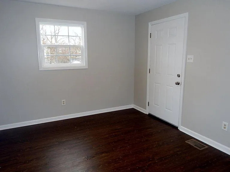 301 Thompson Rd — Photo 12