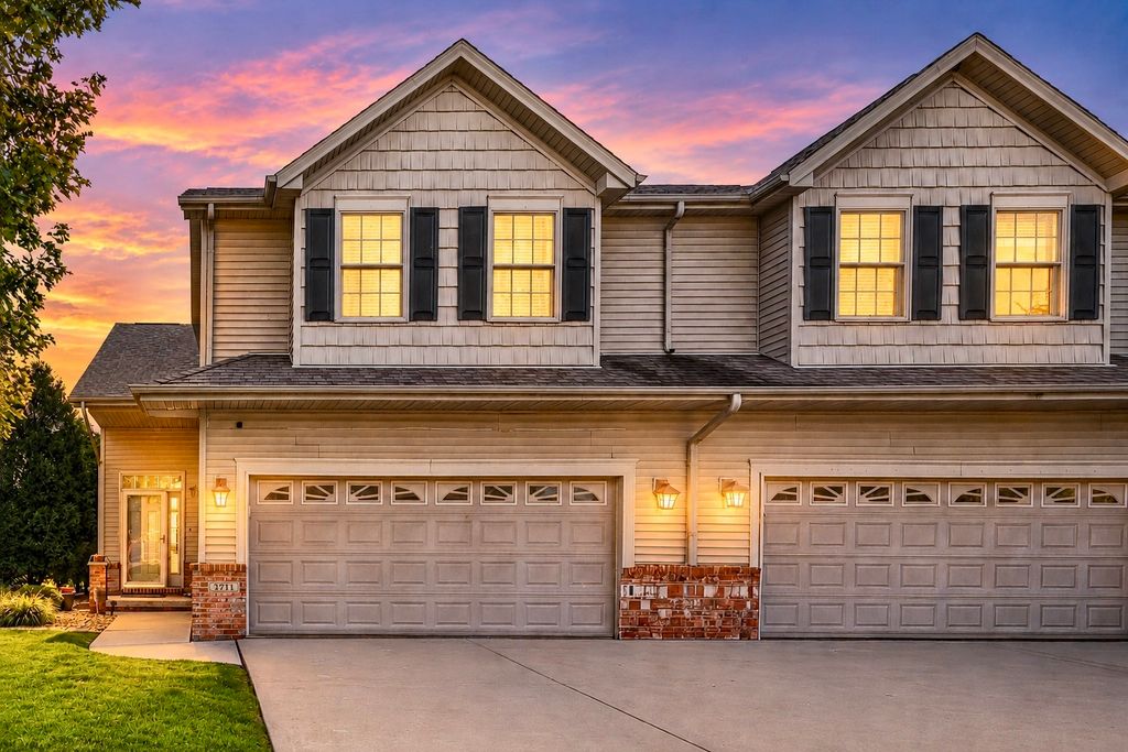 1711 Glenbridge Rd, Bloomington, IL - View 2