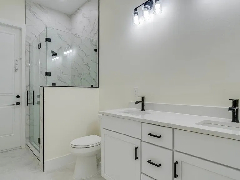 141 SW 37th Pl — Photo 14