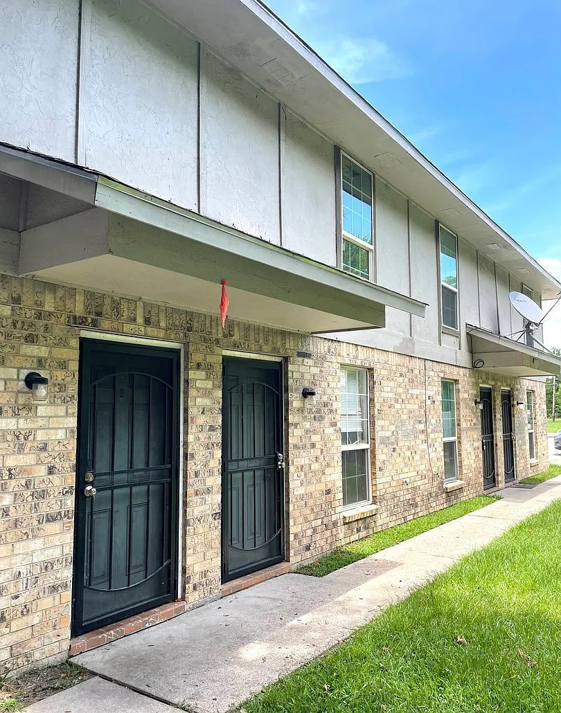 2 bed, 2.5 bath, 1070 sqft, $1,175 — Photo 1