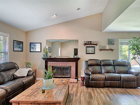 5th image of 27921 Beechnut Cir