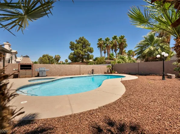 5322 Sandstone Dr, Las Vegas, NV 89142