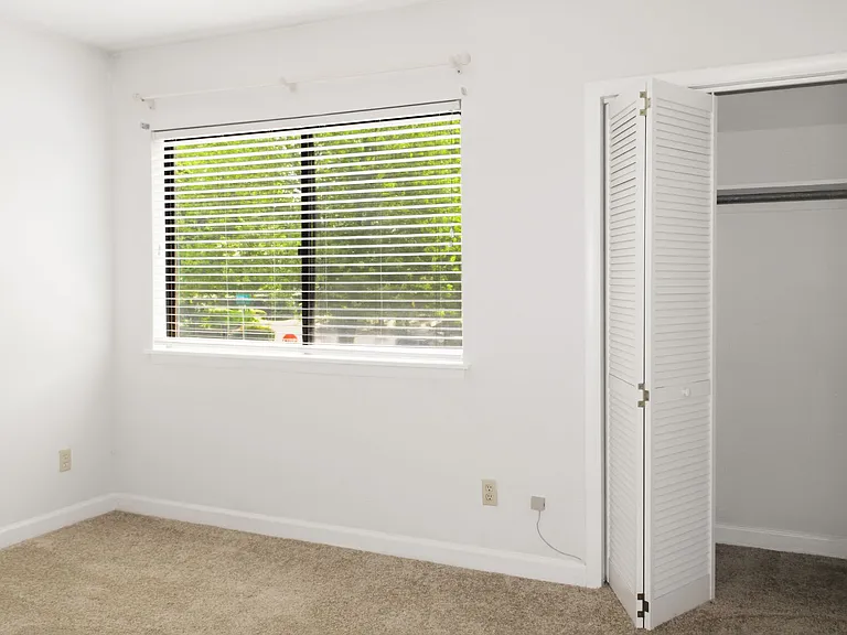 124 Blithe Ct — Photo 10
