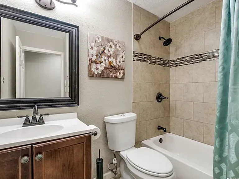 5702 Woodgreen — Photo 10