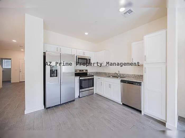 8343 N 22nd Dr — Photo 7