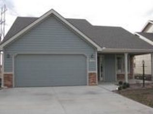 4745 Larkspur Cir, Lawrence, KS 66047