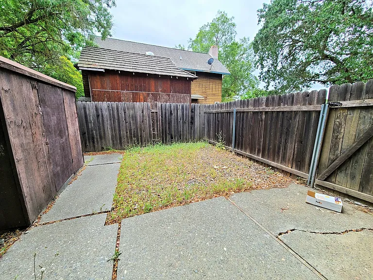 1536 Drake Dr — Photo 25