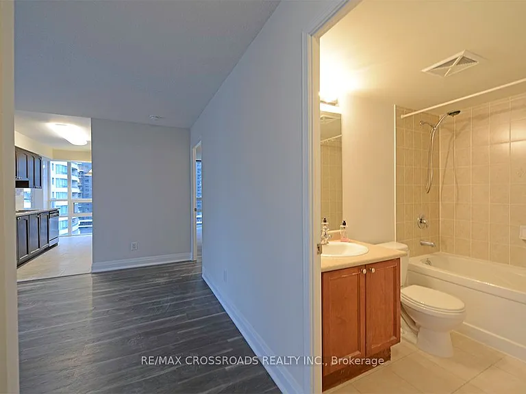 35 Hollywood Ave #1709 — Photo 6