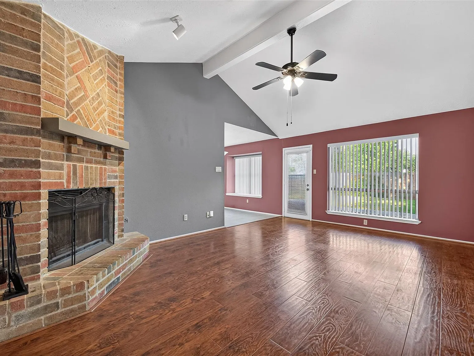 3 bed, 2.0 bath, 1228 sqft, $1,950 — Photo 3