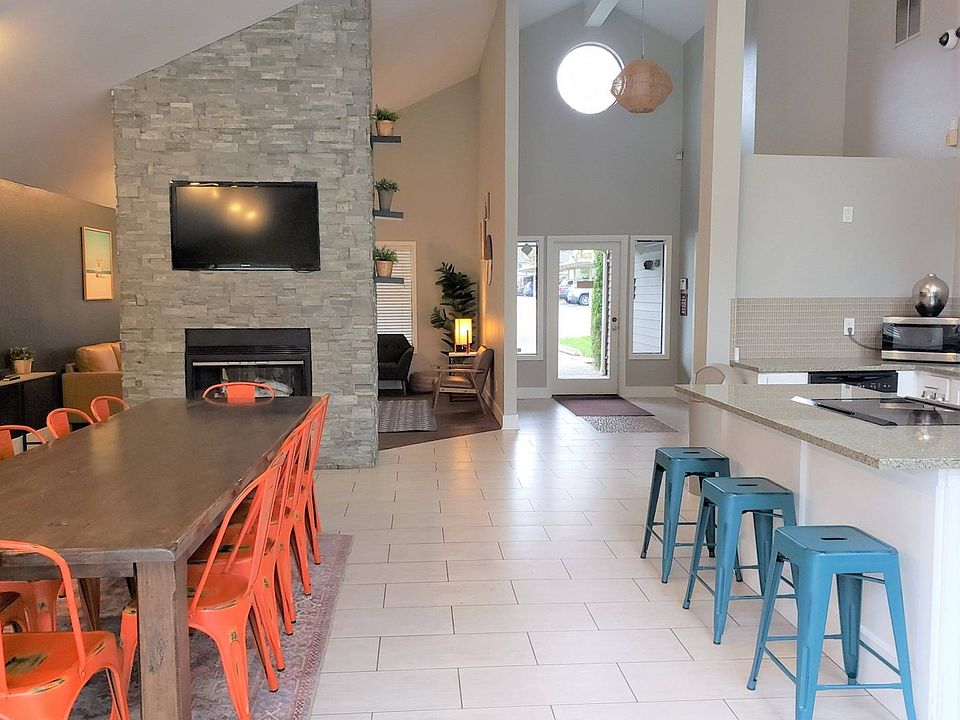 Phase 1 clubhouse: Dining area & Kitchen