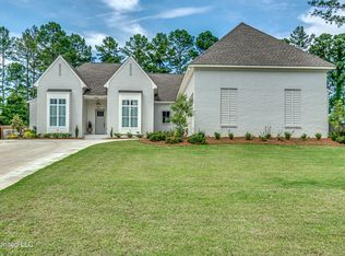 215 Westlake Cir, Madison, MS 39110