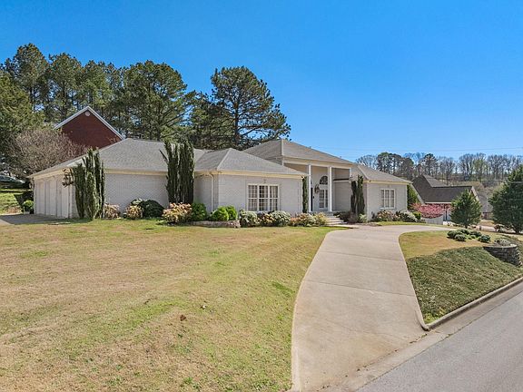 3rd image of 102 Creekpoint Rd