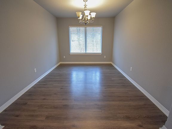 5th image of 105 S Ray Ave