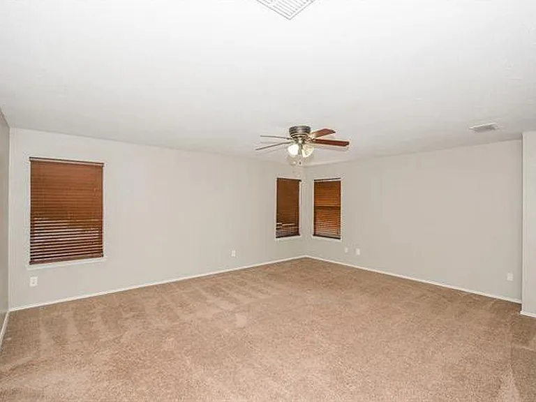 2152 Royal Acres Trl — Photo 6
