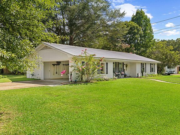 3rd image of 1402 Arcada Cir