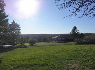 38 Garden Hill Dr, Hawley, PA 18428