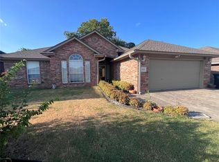 1825 SE 1st St, Moore, OK 73160