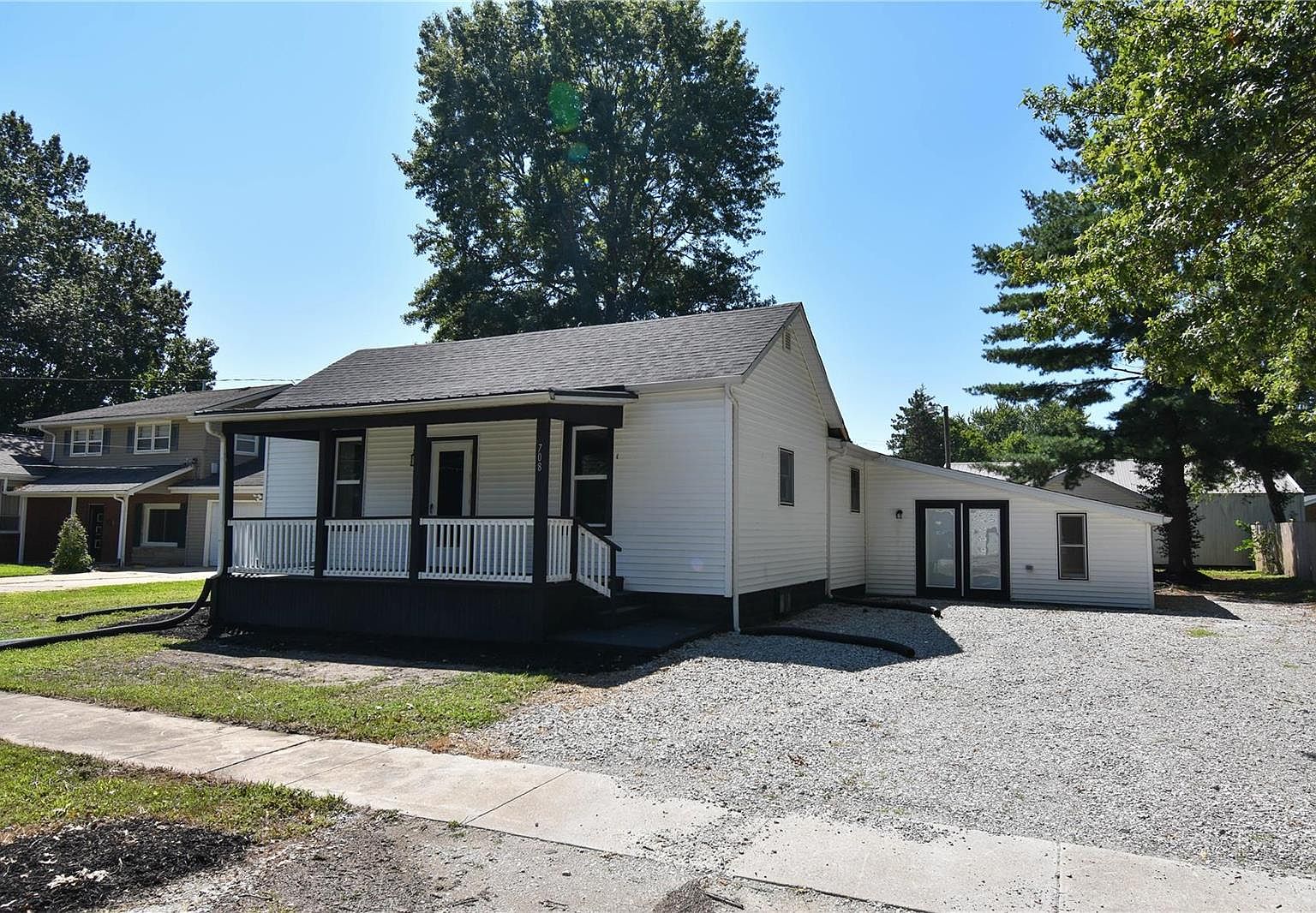 708 W Mill St, Staunton, IL 62088 Zillow