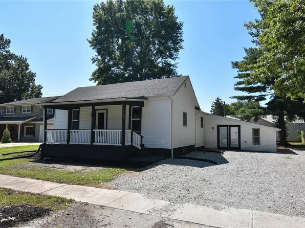 708 W Mill St, Staunton, IL 62088