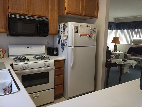 4th image of 14175 Surrey Ct