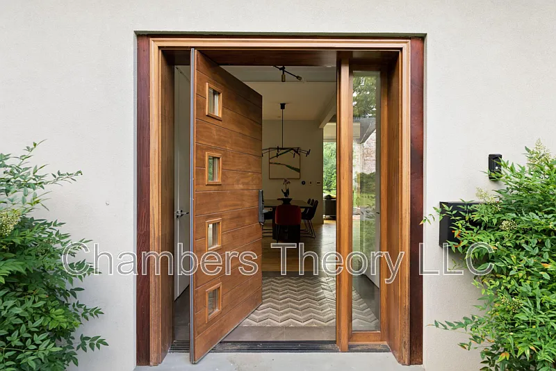 6 bed, 5.5 bath, 4669 sqft, $18,000 — Photo 3