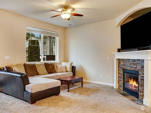 4th image of 1724 203rd Street Ct E