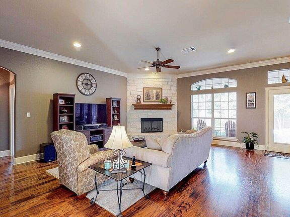 2nd image of 606 Brookside Dr
