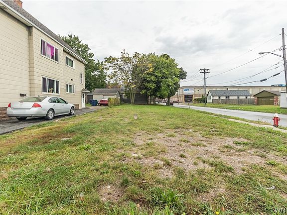 5th image of 1647 Clinton St