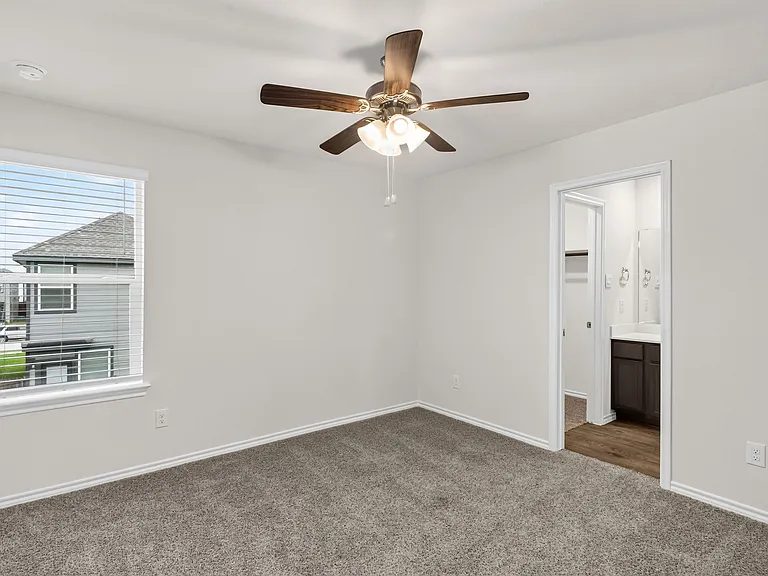 121 Redwood Rd — Photo 18