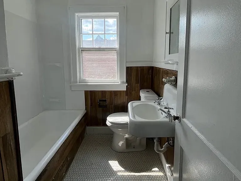 2858 McKoon Ave #2 — Photo 7