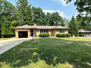 1154 N Upper Skyline Dr, East Peoria, IL 61611