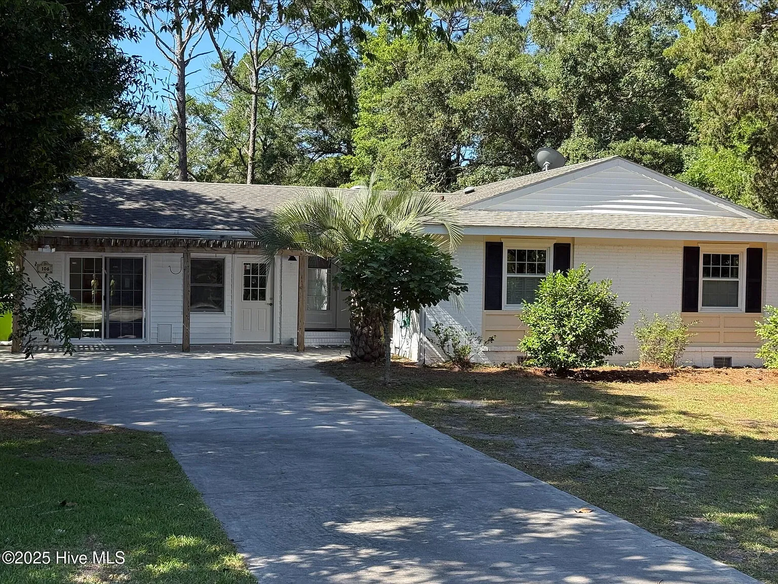 3 bed, 2.0 bath, 1480 sqft, $2,300 — Photo 1