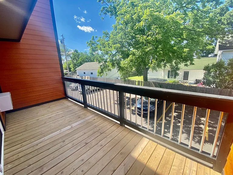 504 Saint Johns St — Photo 9