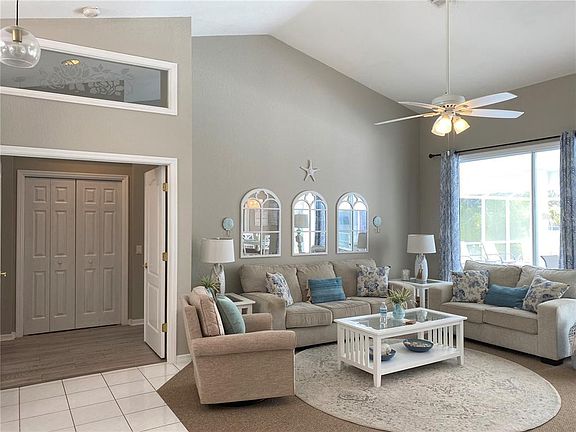 5th image of 719 Rotonda Cir