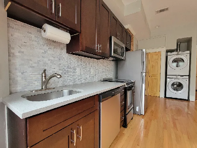 2742 Saint Paul St #C — Photo 6