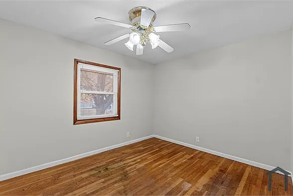 205 Perthshire Rd — Photo 14